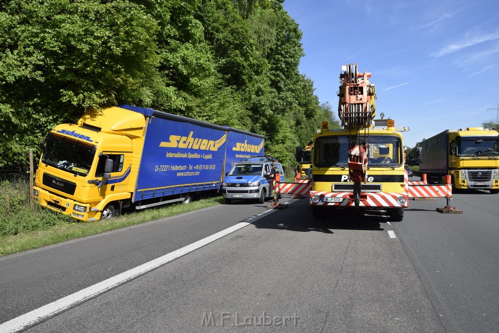 LKW in Boeschung A 3 Rich Frankfurt Hoehe Roesrath Lohmar P039.JPG - Miklos Laubert